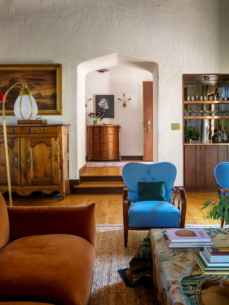 Винтажная мебель и пёстрые принты: дом стиле Тюдор в Силиконовой Долине
