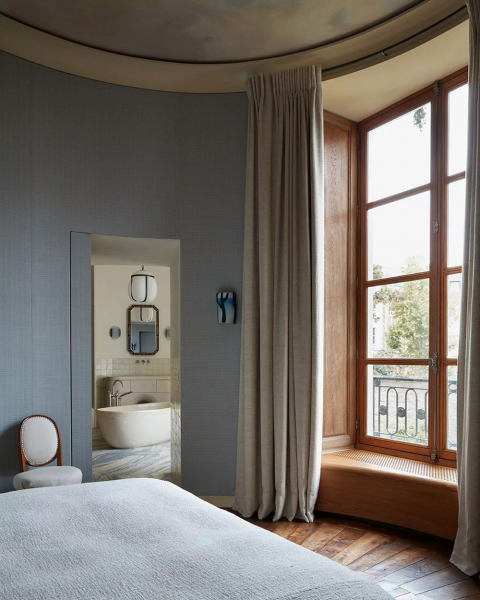 Интересные текстуры и оригинальные детали: квартира в Париже от Pierre Yovanovitch