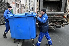Водителей предупредили о наказании за парковку у мусорных баков
