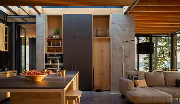 Стекло, дерево и бетон: минималистичный дом у озера в штате Вашингтон